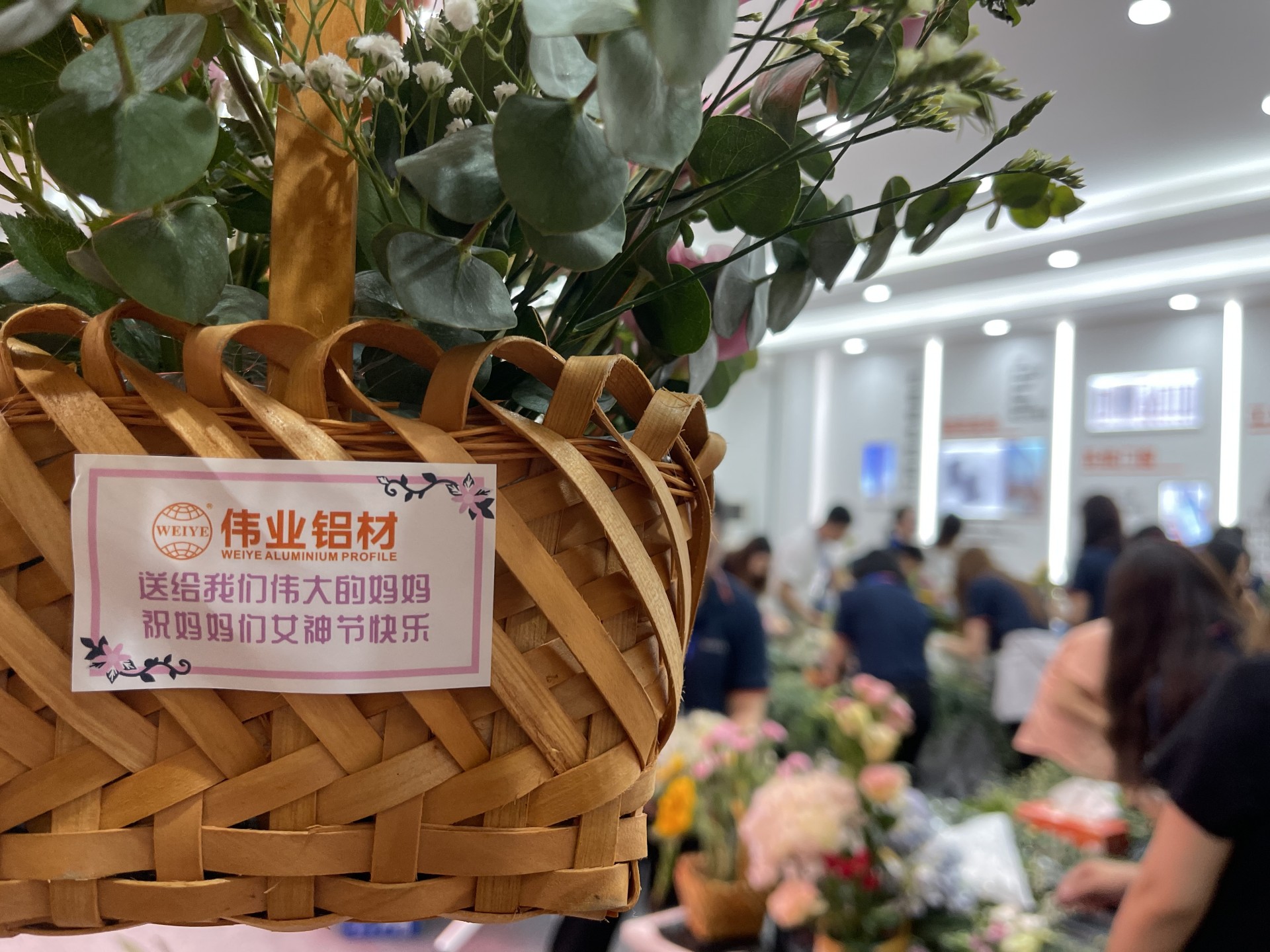 9888拉斯维加斯铝材 | 送她幼花花，把爱给妈妈